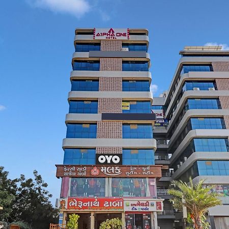 Collection O Alpha One Hotel Ahmedabad Ngoại thất bức ảnh