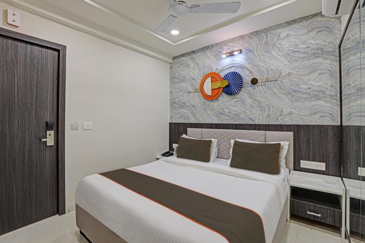 Collection O Alpha One Hotel Ahmedabad Ngoại thất bức ảnh