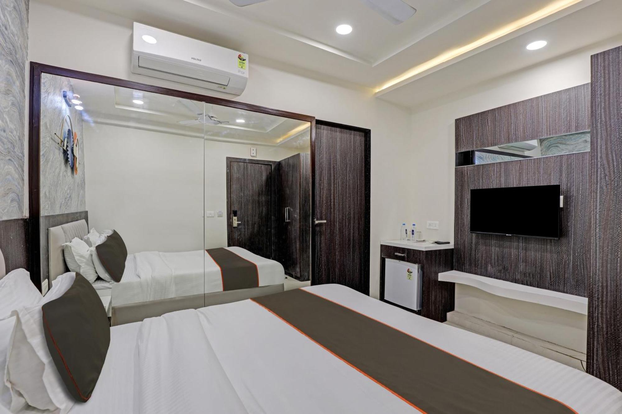 Collection O Alpha One Hotel Ahmedabad Ngoại thất bức ảnh