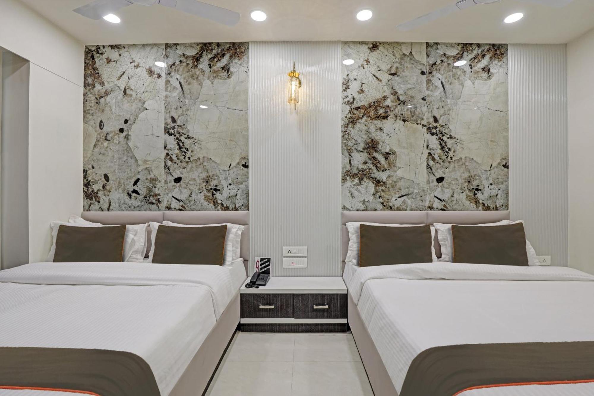 Collection O Alpha One Hotel Ahmedabad Ngoại thất bức ảnh