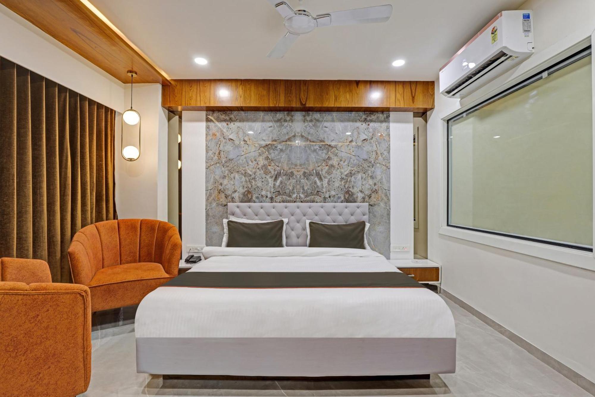 Collection O Alpha One Hotel Ahmedabad Ngoại thất bức ảnh