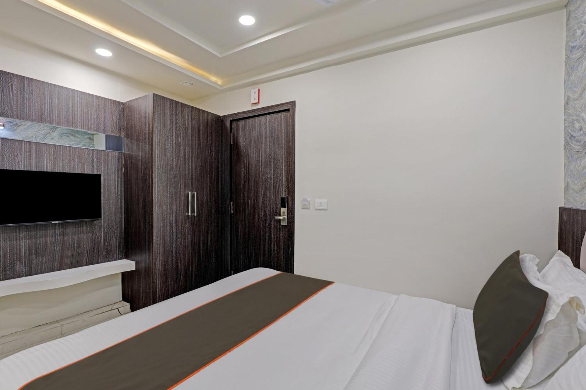 Collection O Alpha One Hotel Ahmedabad Ngoại thất bức ảnh